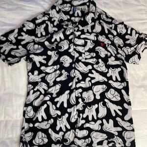 Mickey Mouse Women’s Glove/Hand Symbol Button down shirt Size Small